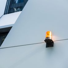 Alarmanlage an einem Bürogebäude Alarmanlage an einem Bürogebäude